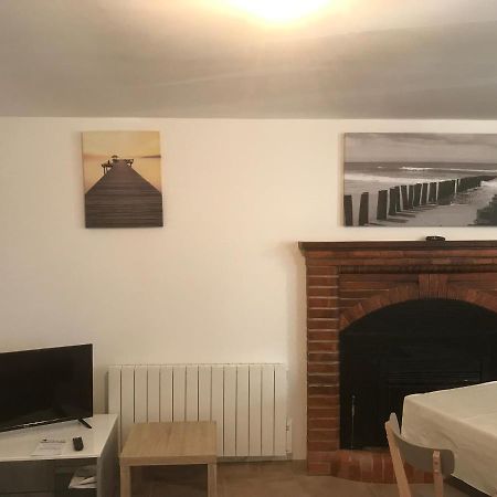Hebergements Situes A 6 Kms Du Mont Saint Michel Tanis Exterior foto