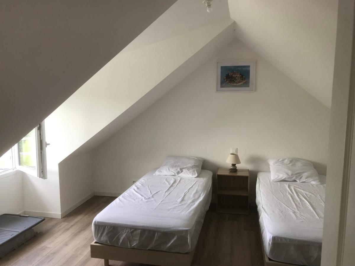 Hebergements Situes A 6 Kms Du Mont Saint Michel Tanis Exterior foto